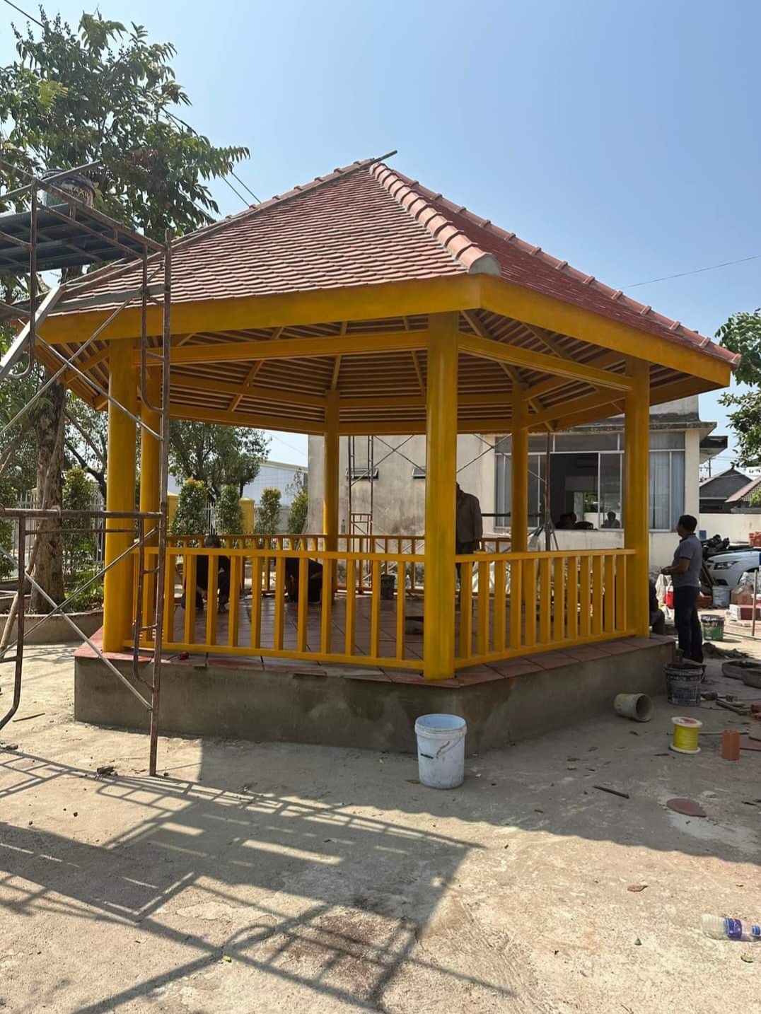 Sơn giả gổ nơi công viên